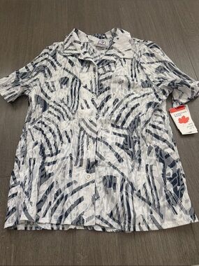 Silvert’s White/Denim blue/Grey Crinkled Adaptable Blouse